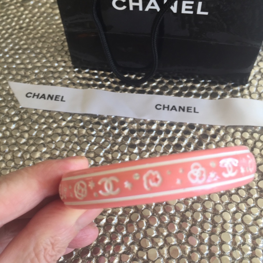 CHANEL RARE PINK LOGO BRACELET๐HP - Picture 2 of 5